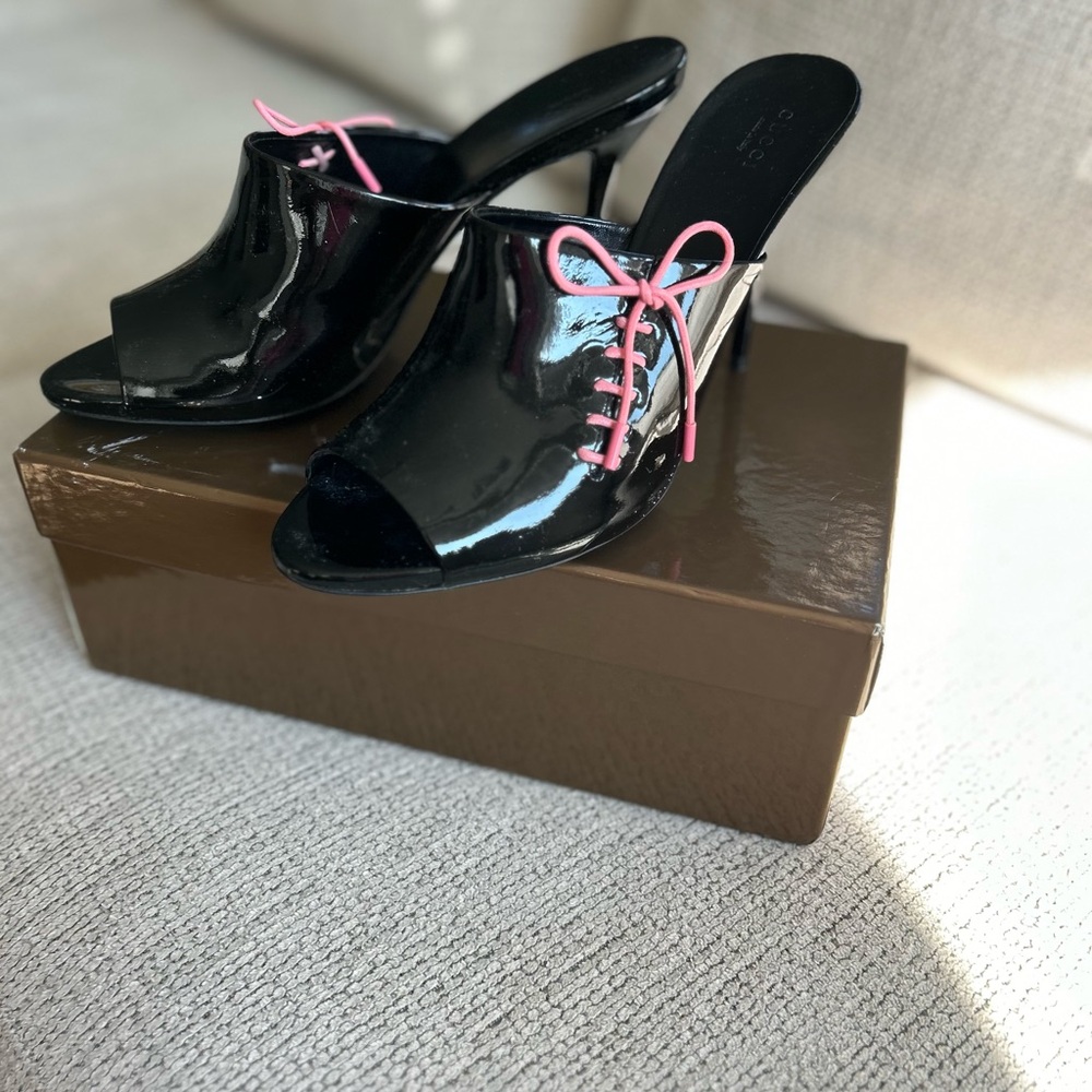Gucci, Patton, leather mules with pink tie - Picture 2 of 7